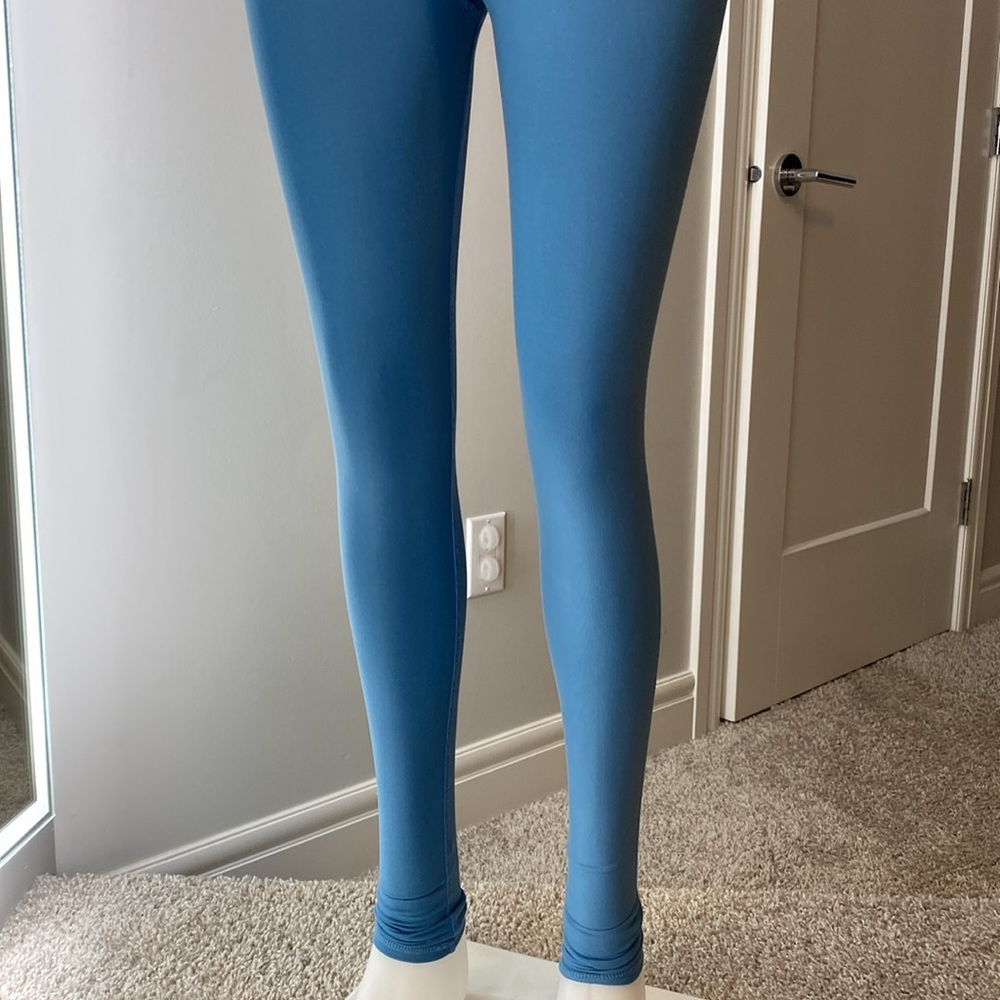 ALO Yoga High-Waist Airlift leggings
XS in celestial Blue